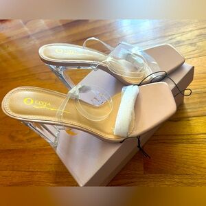 Open toe heel sandals